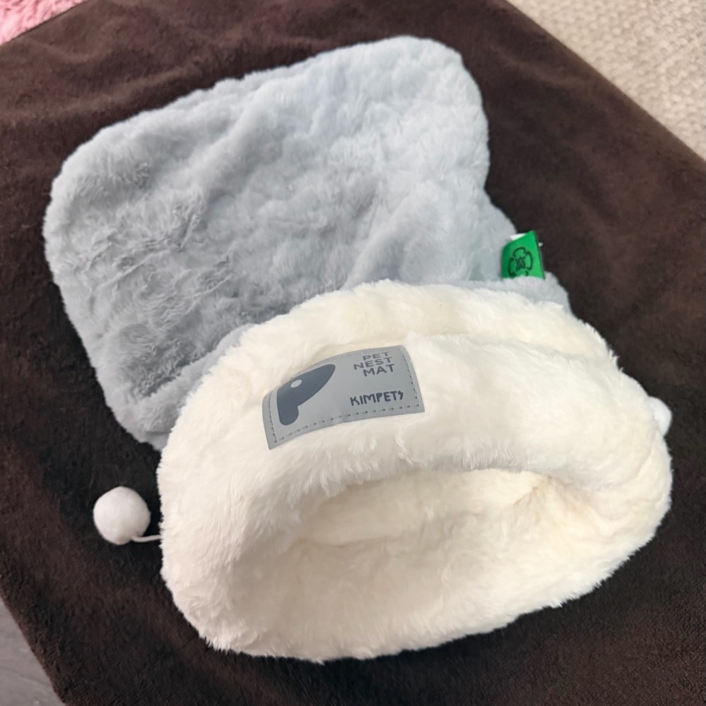 Kimpets Cozy Gray and Cream Plush Cat Bed Hide